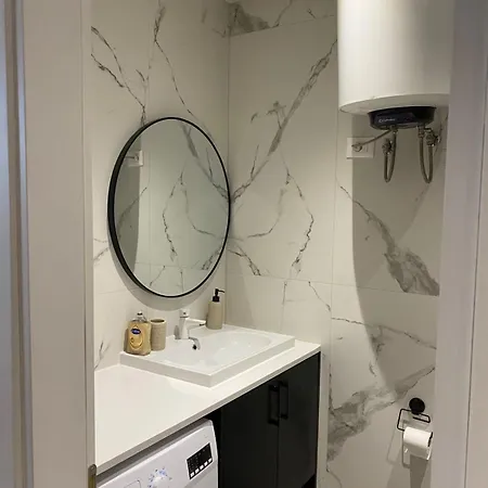 Tirana Stay Suites * טיראנה