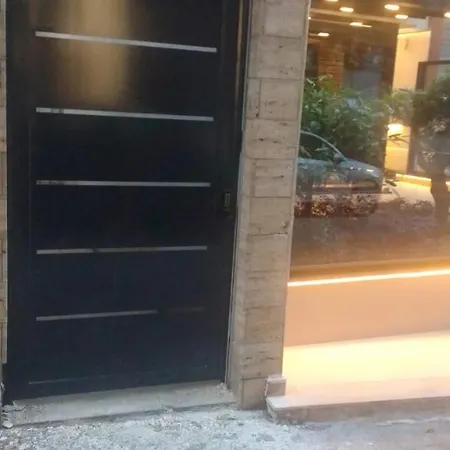 Tirana Stay Suites * טיראנה
